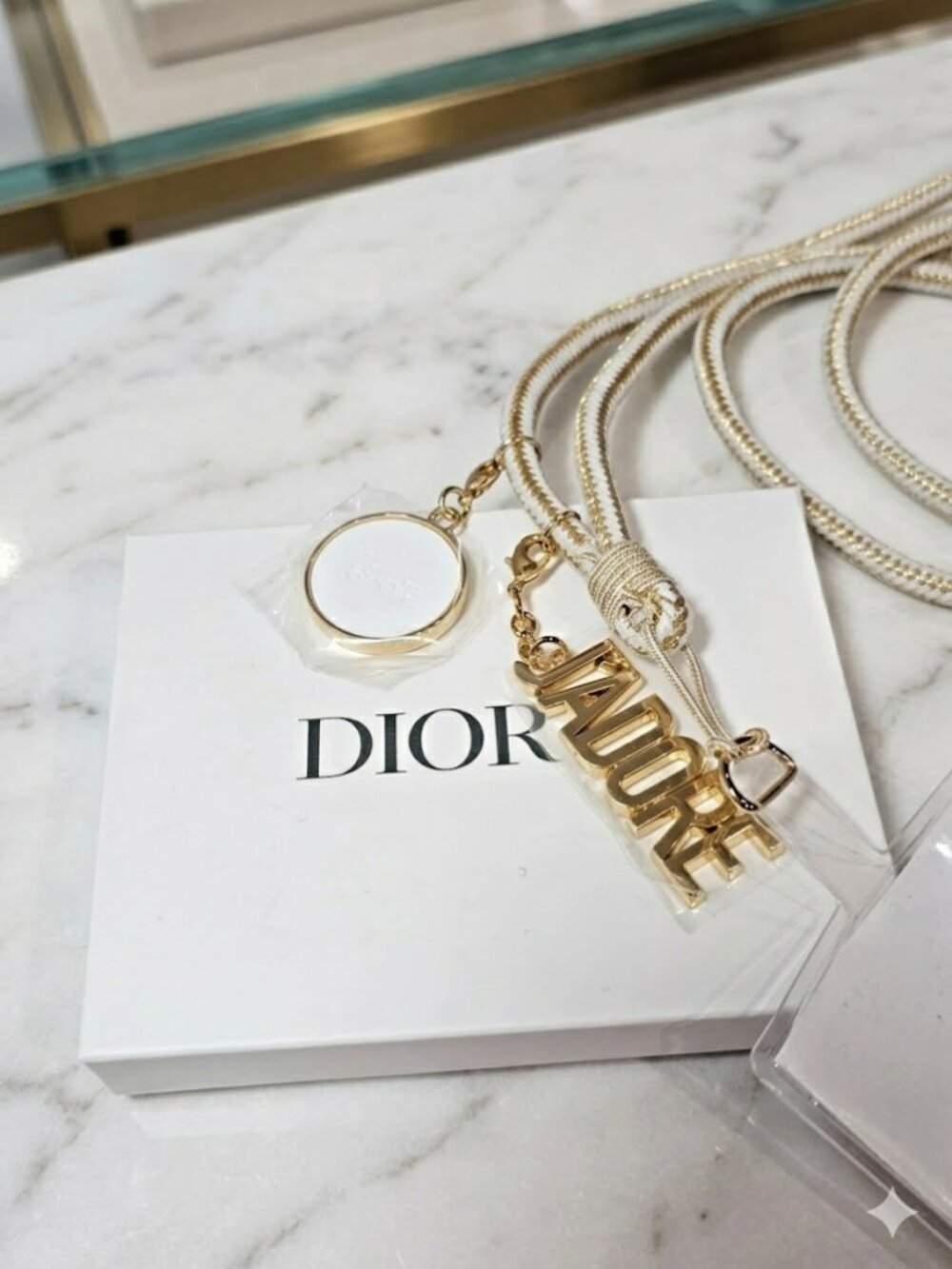🎅🏽 Dior J’Adore Phone Case Lanyard Strap Key Ring Charm Gold and White - Picture 10 of 10